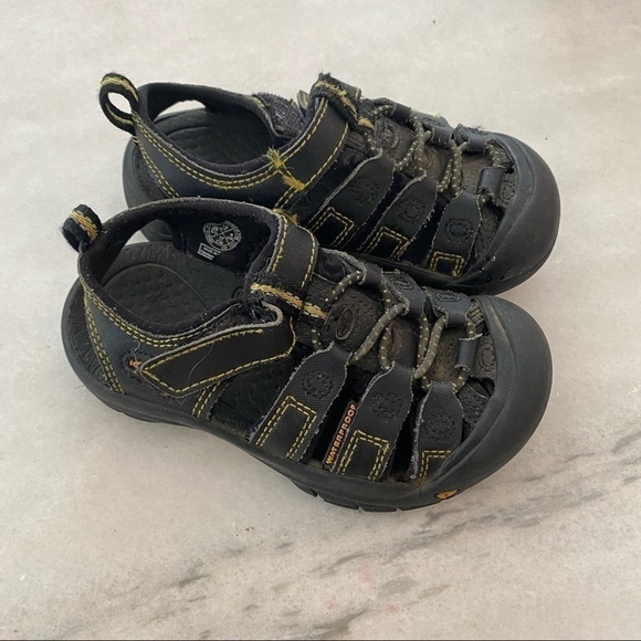KEEN NEWPORT H2  BLACK SLINGBACK SPORT SANDALS BOYS 10 - Picture 1 of 8
